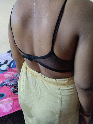 जीजा ने अपनी साली का नहाते हुए वीडियो बना लिया