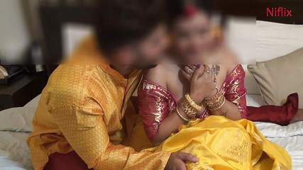 एक खूबसूरत जोड़े ने अपनी पहली रात में एक धमाकेदार सेशन बनाया