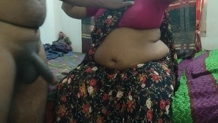 तमिल हाउस वाइफ खूबसूरत स्टेपाउंटी बहुत हॉट बड़े स्तन वाली स्टेपाउंटी बिस्तर में बहुत हॉट चुदाई