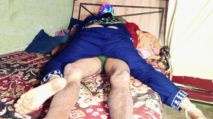 भाभी का पालन-पोषण रात में घर में हुआ था