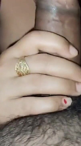 प्रिया भाभी को पड़ोसी ने बहुत जोर से चोदा