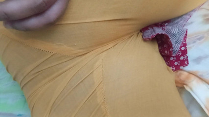 देसी भाभी गुप्त वीडियो में कदम रखें और उसकी गांड का आनंद लें