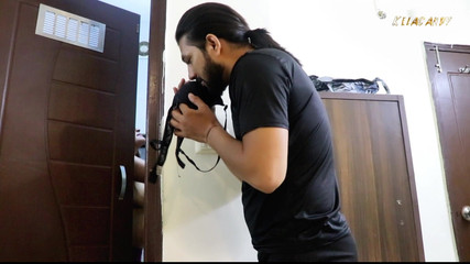 अजनबी ने 18+किशोर लड़की को बेडरूम में चोदा भारतीय अश्लील वीडियो