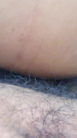 कोमल मेकअप कर रही थी, सौतेला भाई दरवाजे से चुपचाप देख रहा था