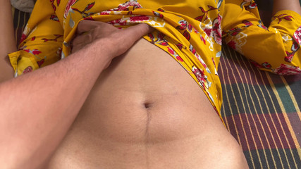 गांव की लड़की का सेक्स XXX जब घर पर कोई न हो