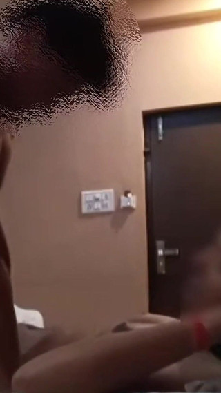 भारतीय धोखेबाज़ छात्र ने ट्यूशन टीचर के साथ उसके घर में सेक्स किया