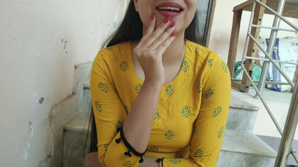 भारतीय सौतेली माँ हिंदी ऑडियो में प्रेमिका सौतेले बेटे के साथ प्यार करना सिखाती है