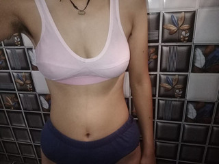 हॉट गर्ल टीना खूबसूरत बिल्ली