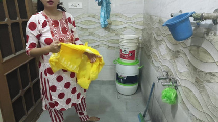 सारा देसी सौतेली माँ हॉट टॉक करती है और हिंदी ऑडियो के साथ नग्न होकर रोमांस करती है