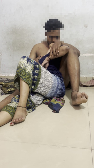 चूमने से लेकर कपड़े हटाने तक दिव्या के प्यारे बड़े स्तन