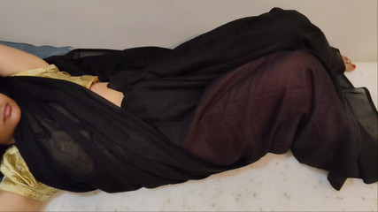 कल रात लड़के ने अकेली लड़की को झील पर छोड़ दिया