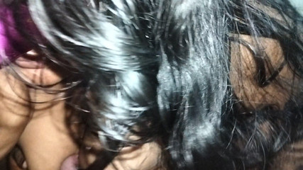 मैं अपनी गर्लफ्रेंड के साथ रोमांस कर रहा हूं