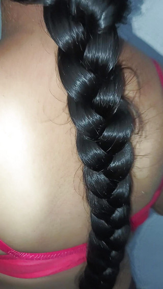 बंगाली हॉट पत्नी अपने पति के दोस्त को बहुत अच्छी तरह से ब्लोजोब करती है