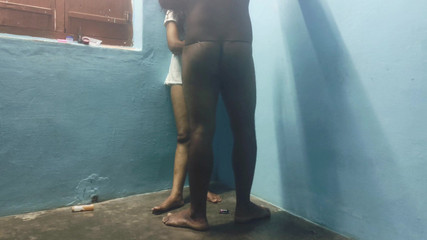 मल्लू लड़की पहली बार खड़े होकर सेक्स