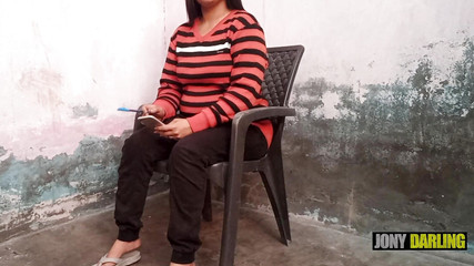 ट्यूशन पढ़ाने वाली महिला ने अपने छात्र के लिंग का परीक्षण लिया