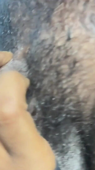 सौतेली माँ अपने सौतेले बेटे के लिए गहरा मुख-मैथुन देती है