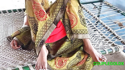 कमल खाट पर आराम कर रहा था। मालिक उसे घर में लाया और उसकी अच्छी तरह से पिटाई की