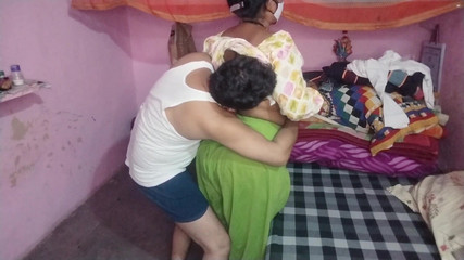 पड़ोसी के जोरदार चुम्बन से अच्छी चुदाई हुई