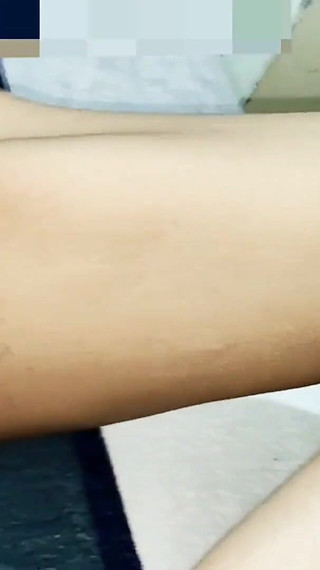 देसी भारतीय भाभी घर पर बॉस से मिले सरप्राइज गिफ्ट से खुश