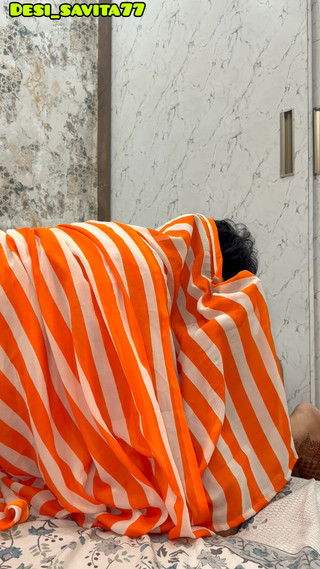 हार्ड डिक द्वारा भारतीय लड़की ऑरेंज साड़ी की चुदाई