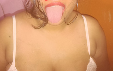 देसी लड़की शहाना डॉगी स्टाइल में सुंदर लड़की को चोदते हुए दिखा रही है