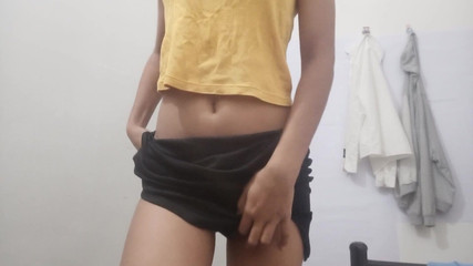 पोली व्हाइट अपनी पसंदीदा कुर्सी 2 पर हस्तमैथुन करती है