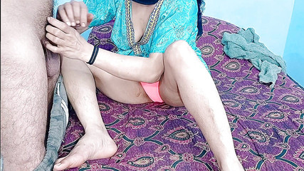 काउगर्ल में बिग डिक पर सवारी करते समय भारतीय सेक्सी गाँव की लड़की की हॉट रगड़, हिंदी पोर्न वीडियो