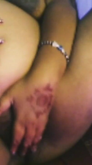 गर्भवती महिला डिल्डो बकवास हरी पुसी शॉर्ट।