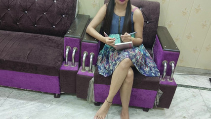 कामुक देसी टीचर एक विशेष तरीके से छात्रों के साथ सेक्स का आनंद ले रही है