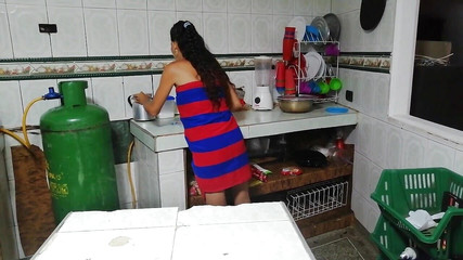 मेरी दोस्त बहुत कामुक है और जब मैं उसके घर पर रुकता हूं तो हम चुदाई करते हैं