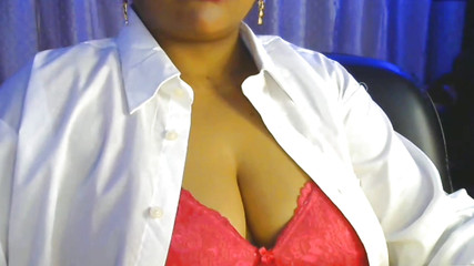 देसी हॉट लड़की बाहर जाकर लाइव कैमरे के सामने अकेले सेक्सी मस्ती कर रही है