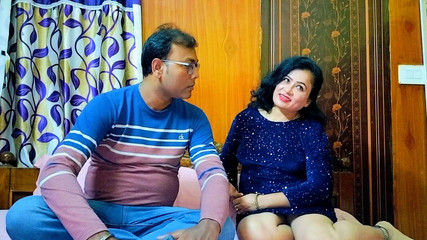 होटल में देसी गर्ल को बुलाकर की मौज-मस्ती!