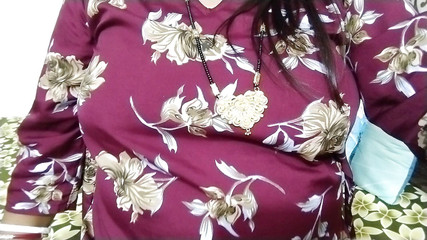 हॉट देसी नौकर मालकिन के लिए टोकरी में फल लाया, उसने खाया और हॉट सेक्सी बातें करते हुए रोमांस किया