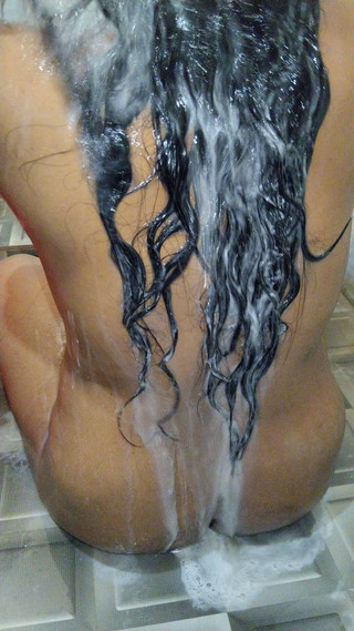 नहाती हुई सेक्सी हॉट खूबसूरत महिलाएं