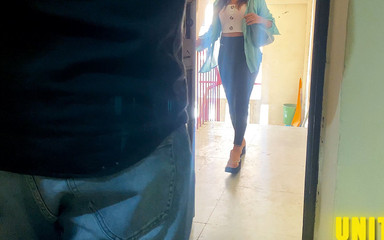 पहली बार पड़ोसी के साथ सेक्स करने के लिए लड़की पड़ोसी की गर्लफ्रेंड को अपने घर ले आई, पड़ोसी ने बहकाया