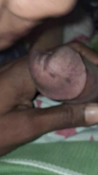 मैं एक राक्षसी लंड चूसना चाहता हूँ