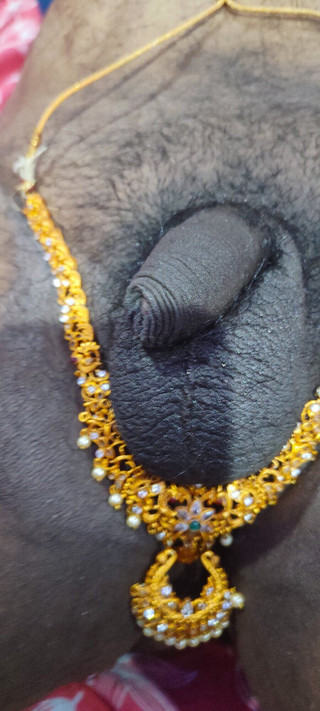 देसी भाभी अपने पति सौतेले भाई के साथ बेडरूम में हैण्डजॉब का आनंद ले रही हैं