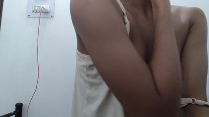 देसी लड़की की चूत और गांड का छेद रगड़ना