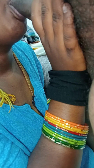 मेरे पति का बड़ा सौतेला भाई मुझे चिढ़ाता और चोदता है, स्तन चूसता है और ज़ोर से चूत चोदता है।