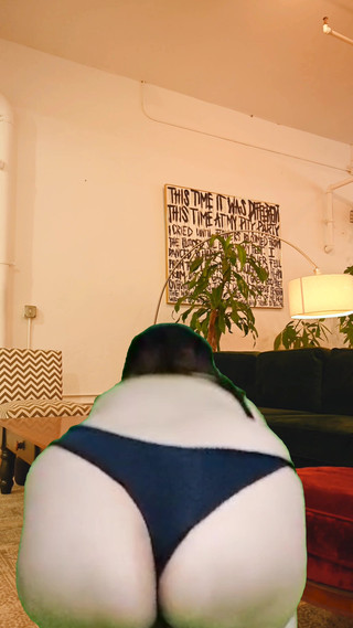 हॉट भारतीय नौकरानी अपनी प्यारी सी चूत के साथ खेल रही है