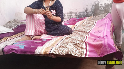 अम्मा के पास जाकर बेटे के लिए डांस भी किया।