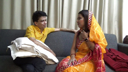 एक परिपक्व सौतेला भाई एक अकेली घरेलू पत्नी के घर आया और उसे चोदा, पूर्ण हिनिडी ऑडियो, टीना और गौर