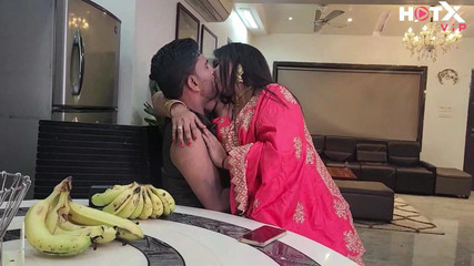 विशाल स्तन वाली भारतीय एमआईएलए भाभी की साड़ी उतारकर देवर जी के साथ चुदाई