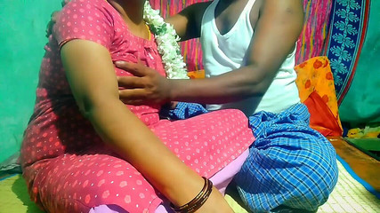 पूर्व प्रेमी दोस्त की पत्नी के साथ सेक्स कर रहा है