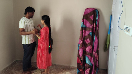 सबसे अच्छा दोस्त बड़े स्तन वाली भारतीय गाँव की चूत के अंदर वीर्य निकालता है