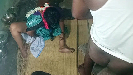 घर में बने गाँव में भारतीय शिक्षकों की चुदाई