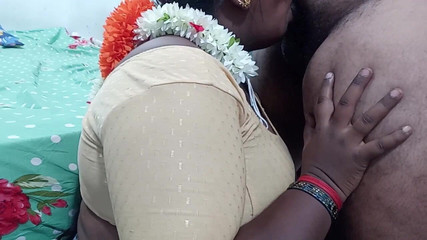 तमिल पत्नी डीपथ्रोट मुँह अपने पति पर गड़बड़ कर दिया