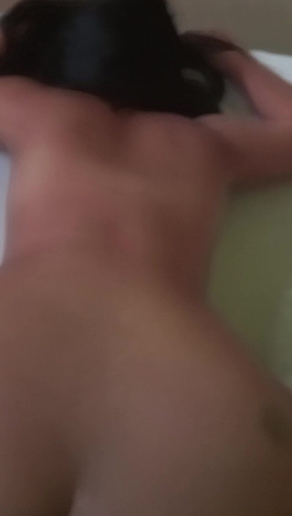 होटल में पहली बार देसी कुलटा का पति हार्डकोर