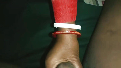 भारतीय देसी गाँव की रैंडी सौतेली माँ का हाथ से काम सह शॉट वीडियो