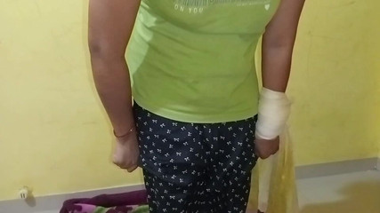 तेलुगु स्टेपाउंटी ड्रेस उतारना